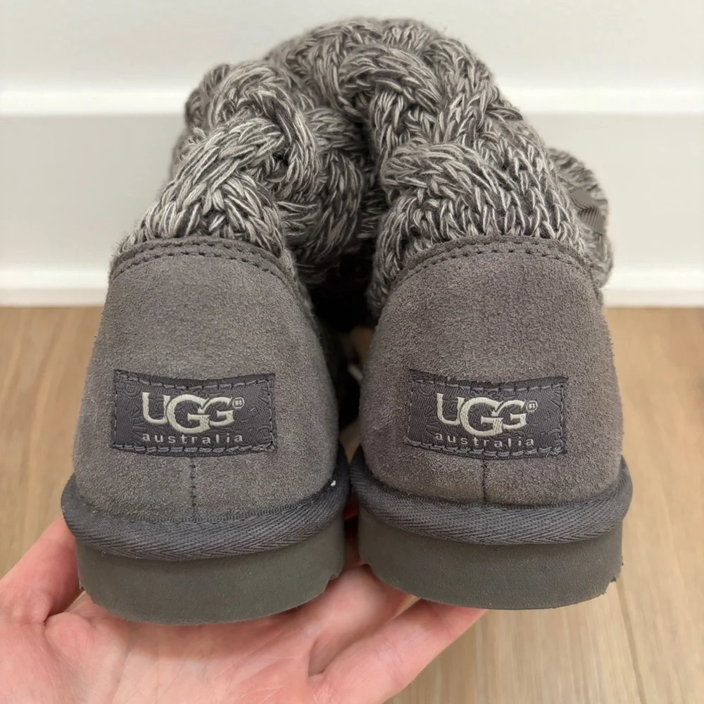 New without box Woman's Mahalya Grey Lace Up Cardi Cable Knit Uggs US Size 6